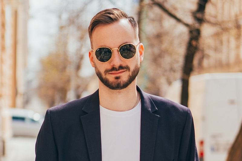 Ochelarii de soare anii 70,  ca evidențiator al tendințelor pentru 2021