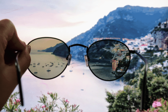 moving imgage of polarised sunglasses rotating and darkening background